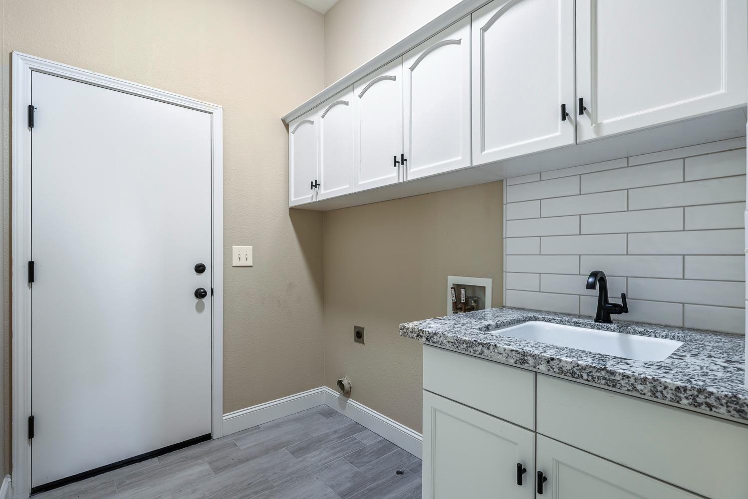 2735 Swift Ave, Clovis, CA 93611