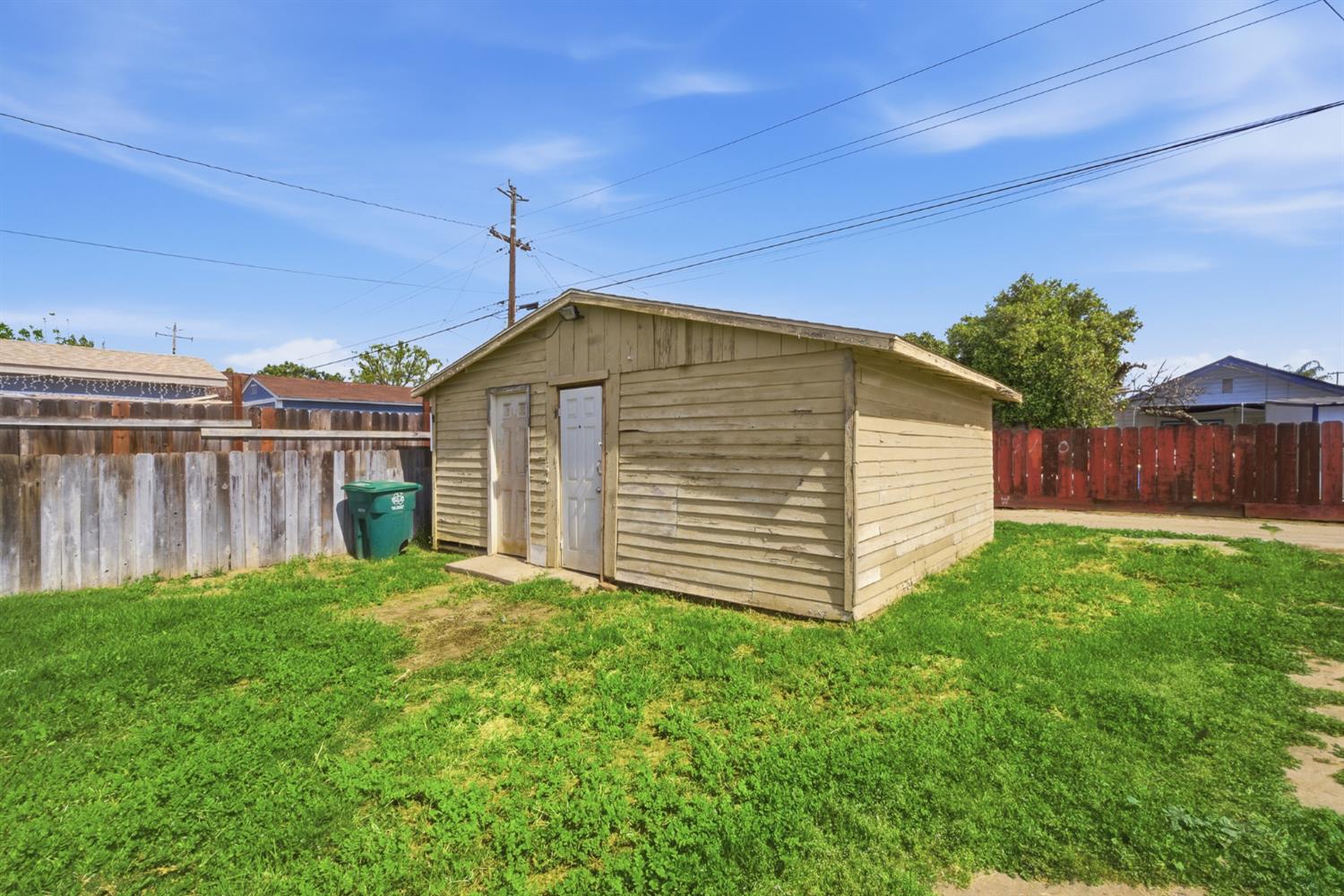 1920 9th St, Sanger, CA 93657