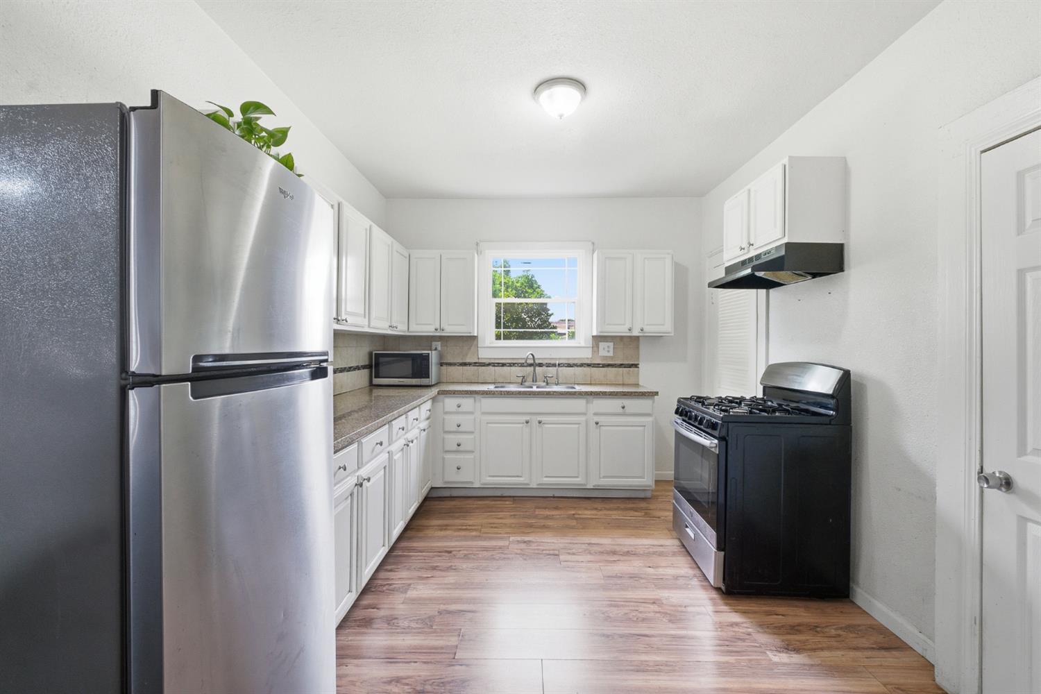 1920 9th St, Sanger, CA 93657