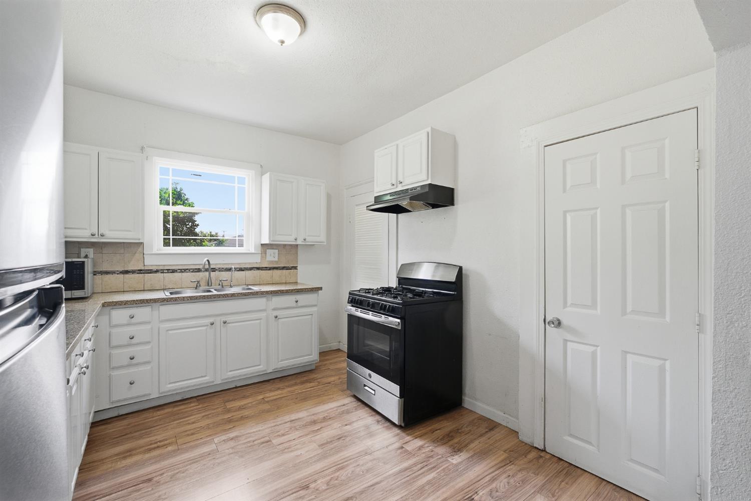 1920 9th St, Sanger, CA 93657