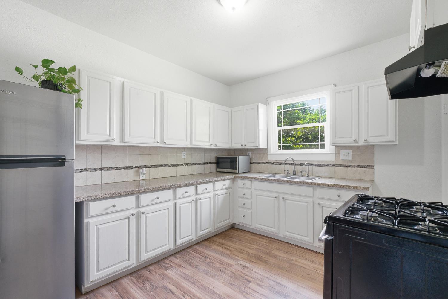 1920 9th St, Sanger, CA 93657