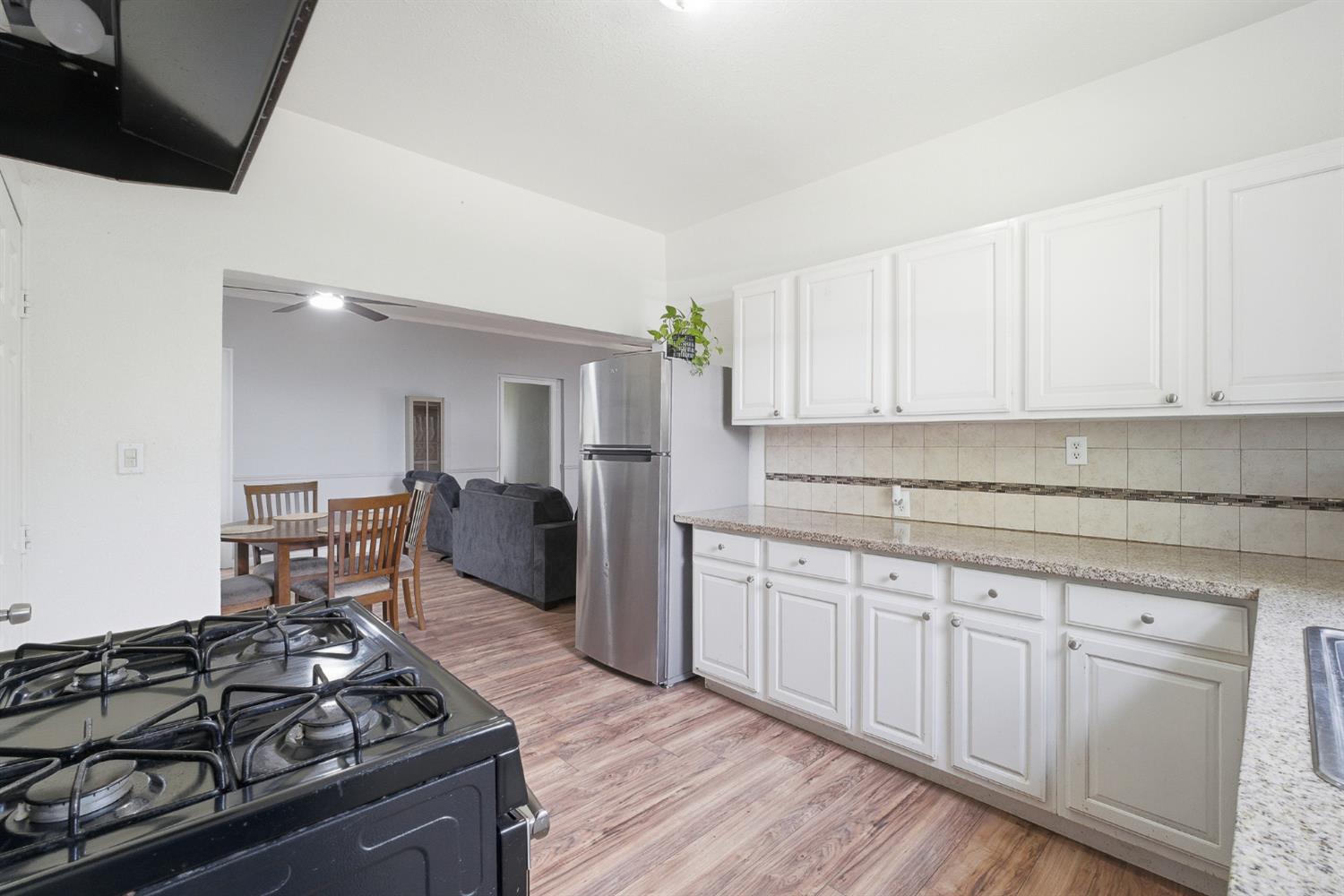 1920 9th St, Sanger, CA 93657