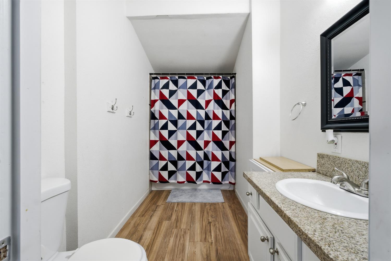 1920 9th St, Sanger, CA 93657