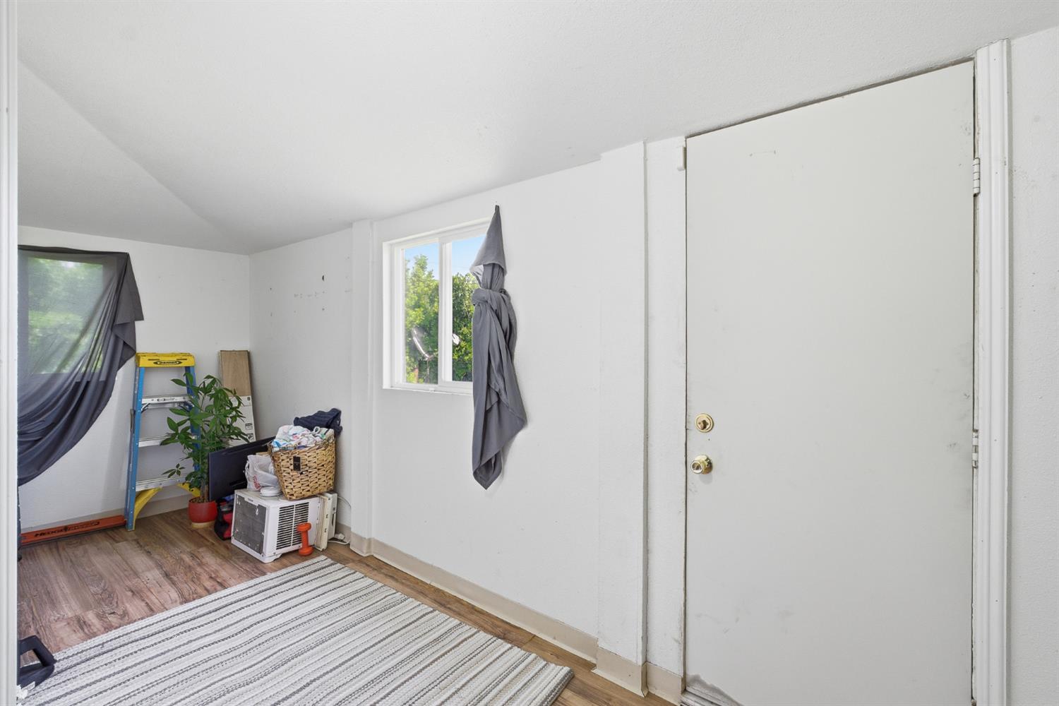 1920 9th St, Sanger, CA 93657