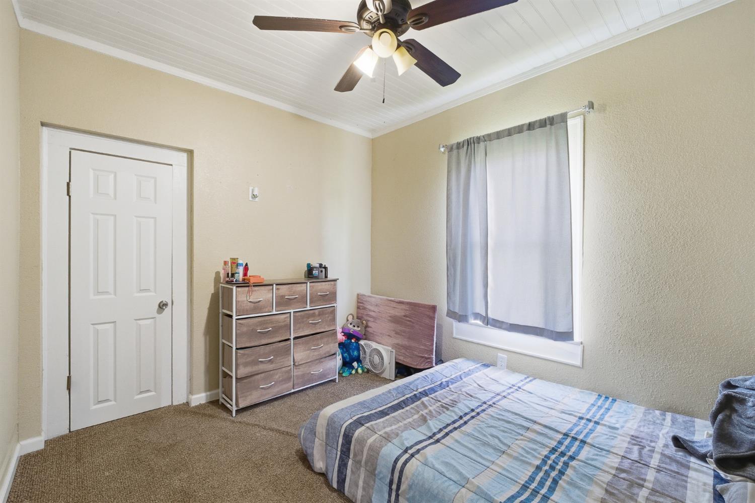 1920 9th St, Sanger, CA 93657