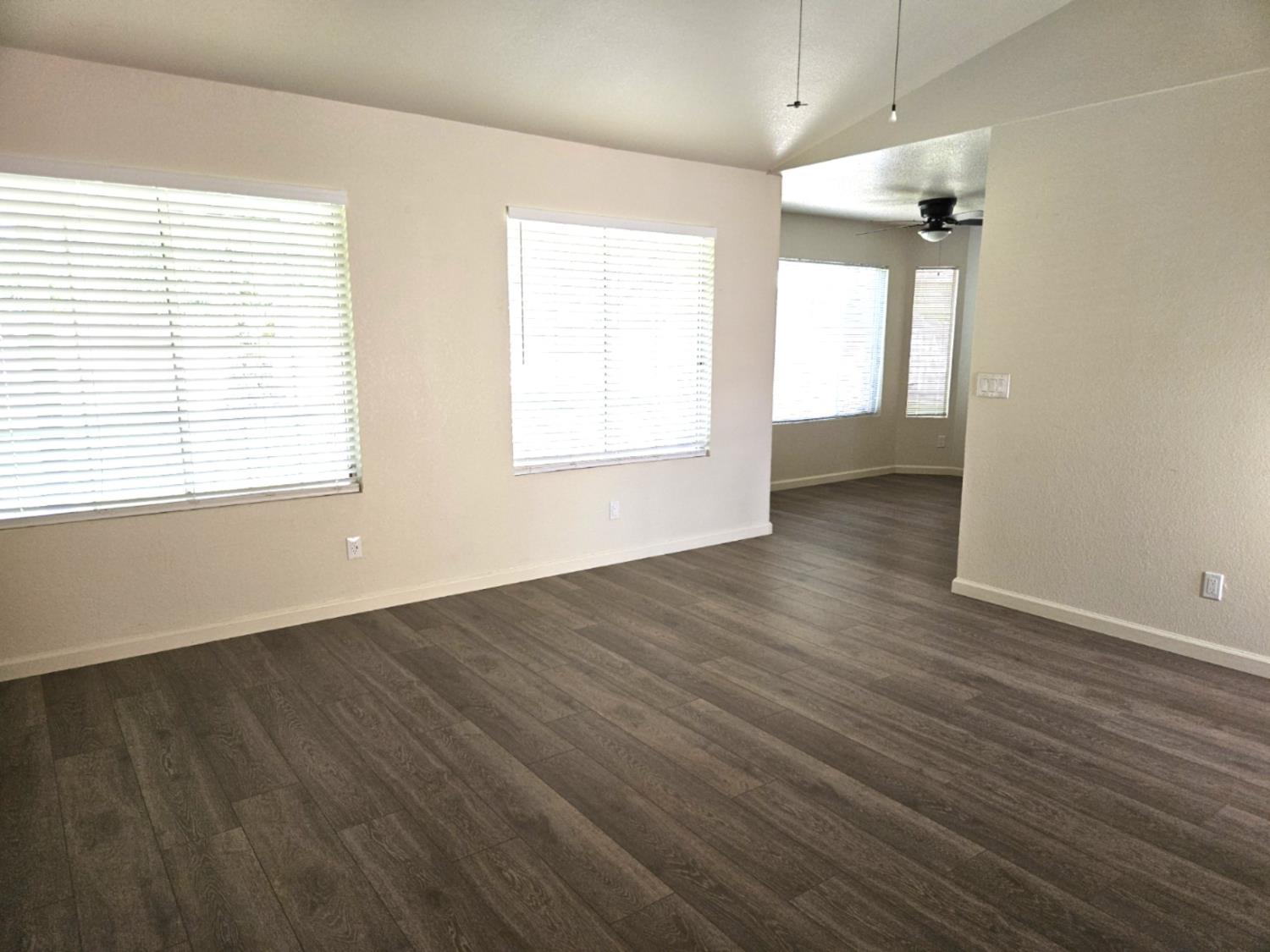 860 Mcarthur Ave, Clovis, CA 93611