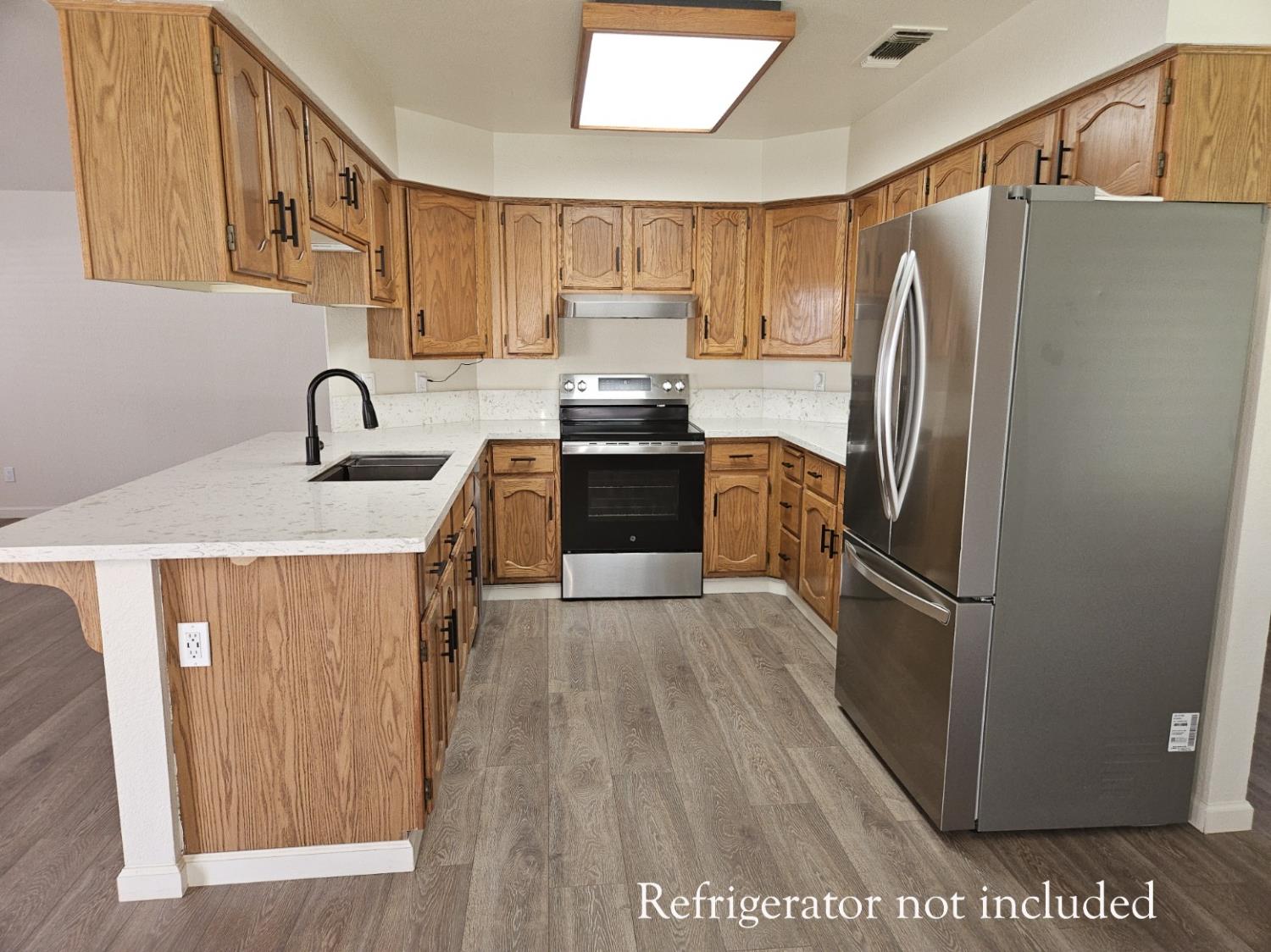 860 Mcarthur Ave, Clovis, CA 93611