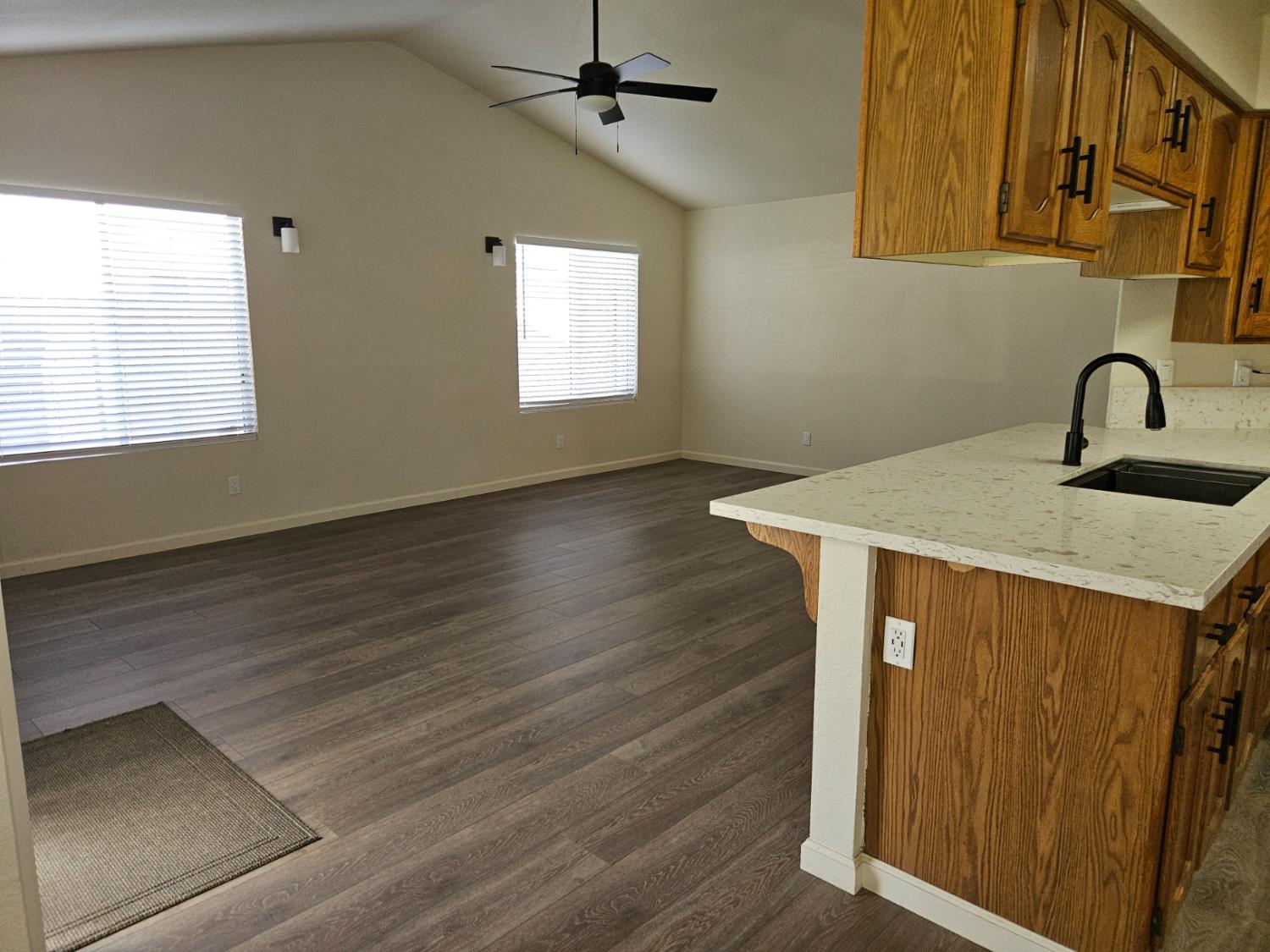 860 Mcarthur Ave, Clovis, CA 93611