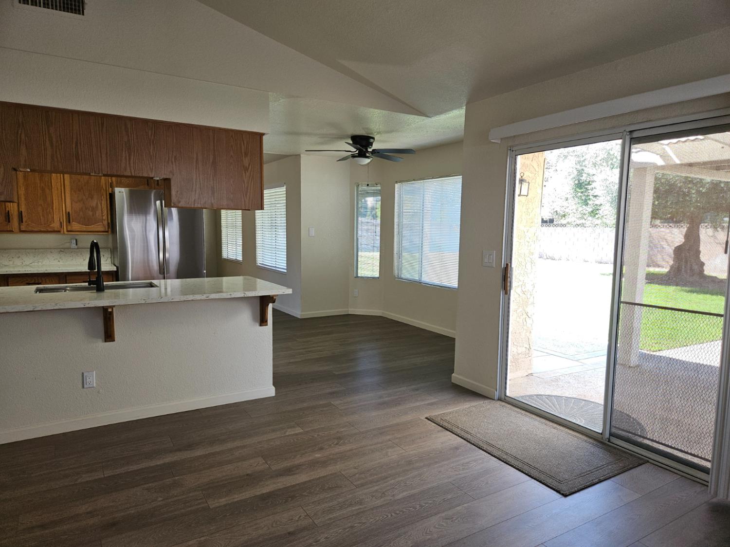 860 Mcarthur Ave, Clovis, CA 93611