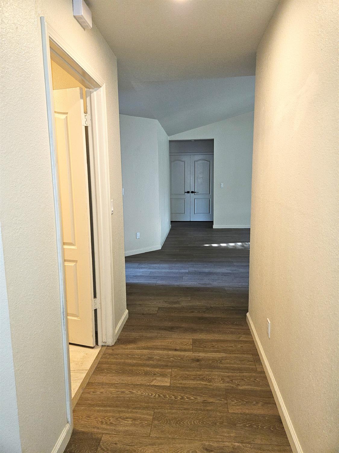 860 Mcarthur Ave, Clovis, CA 93611