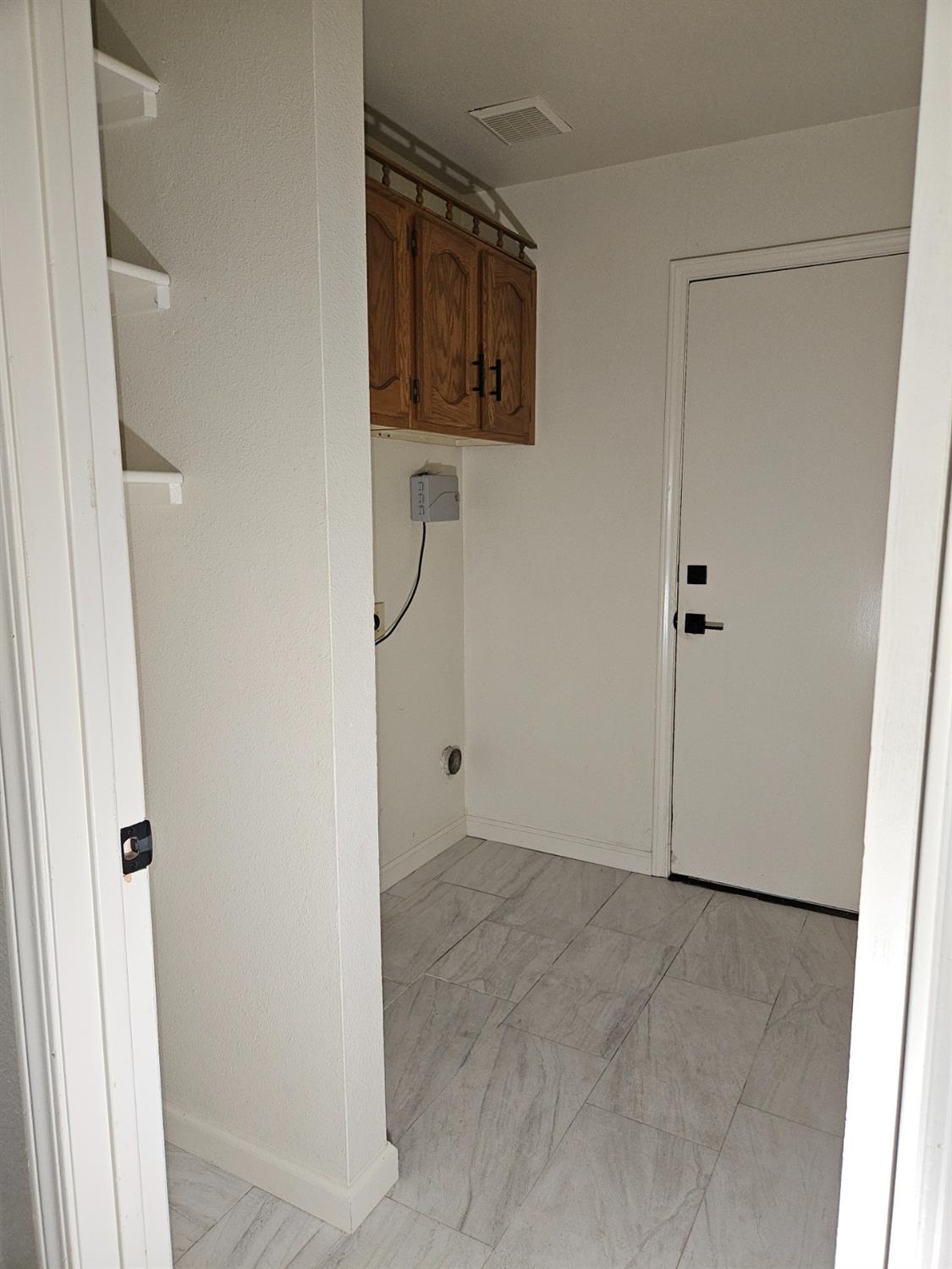 860 Mcarthur Ave, Clovis, CA 93611