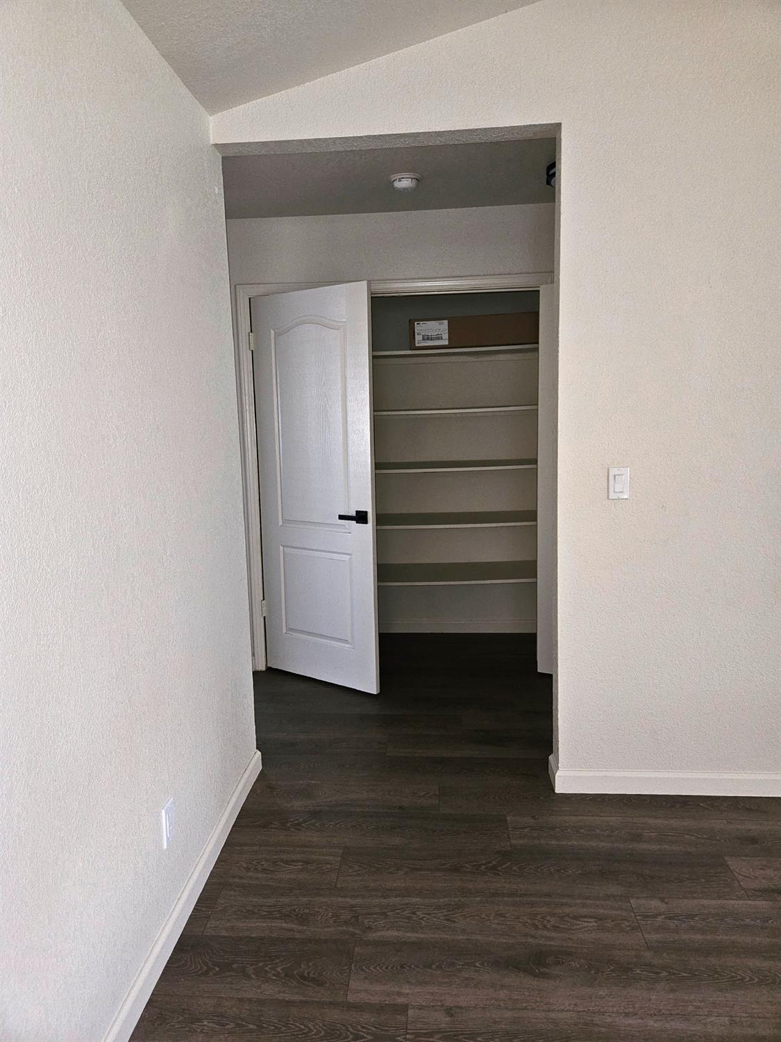 860 Mcarthur Ave, Clovis, CA 93611