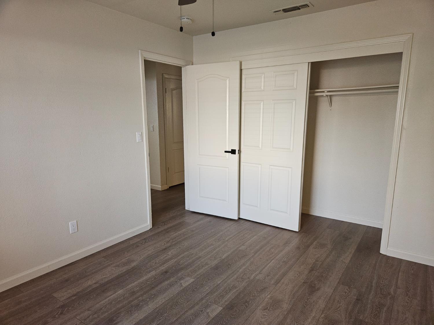 860 Mcarthur Ave, Clovis, CA 93611