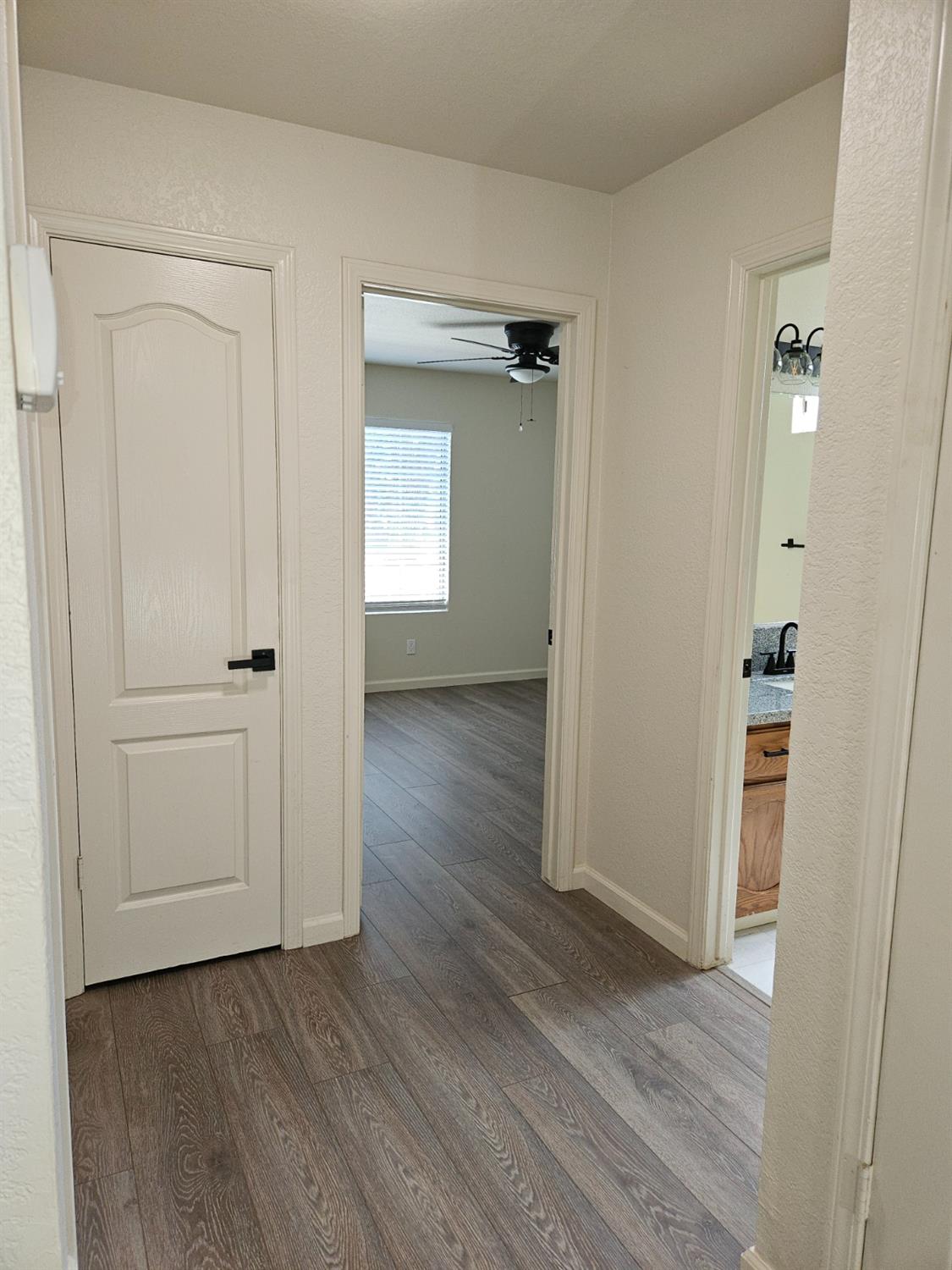 860 Mcarthur Ave, Clovis, CA 93611