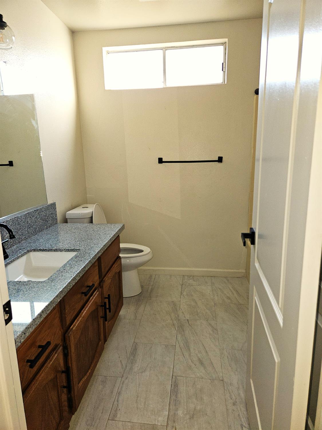 860 Mcarthur Ave, Clovis, CA 93611