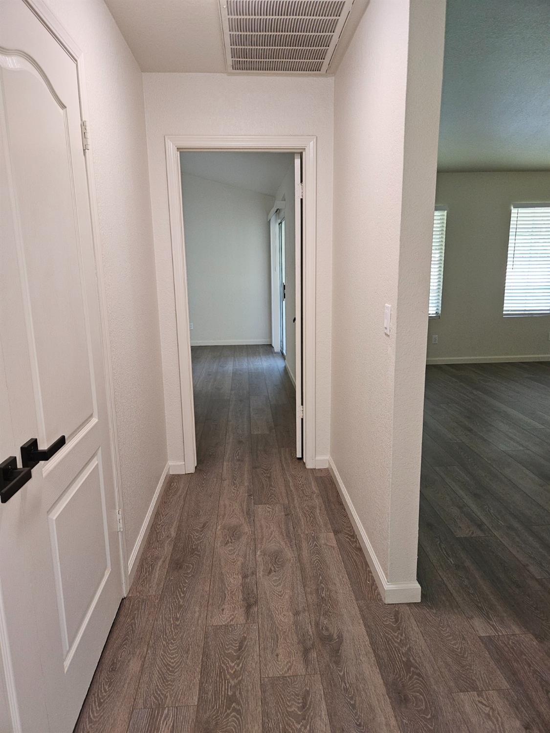 860 Mcarthur Ave, Clovis, CA 93611