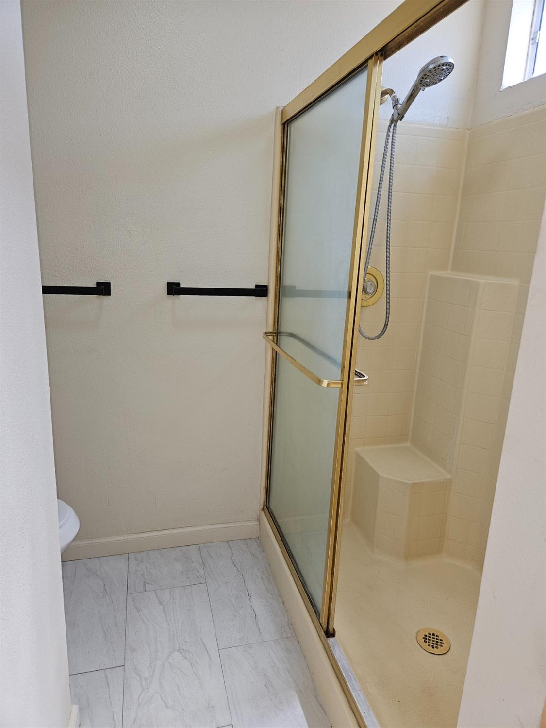 860 Mcarthur Ave, Clovis, CA 93611