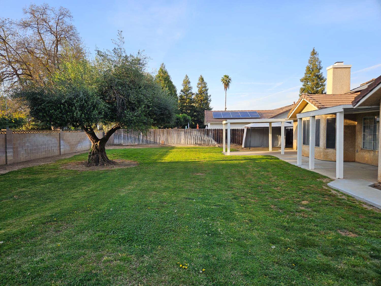 860 Mcarthur Ave, Clovis, CA 93611