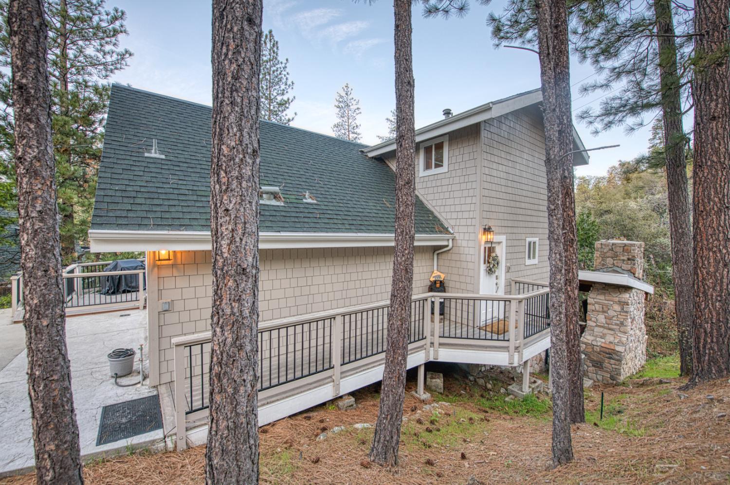 37748 Marina View Drive, Bass Lake, CA 93730