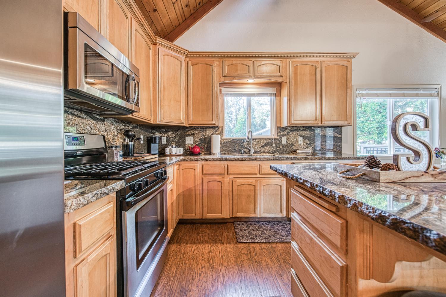 37748 Marina View Drive, Bass Lake, CA 93730