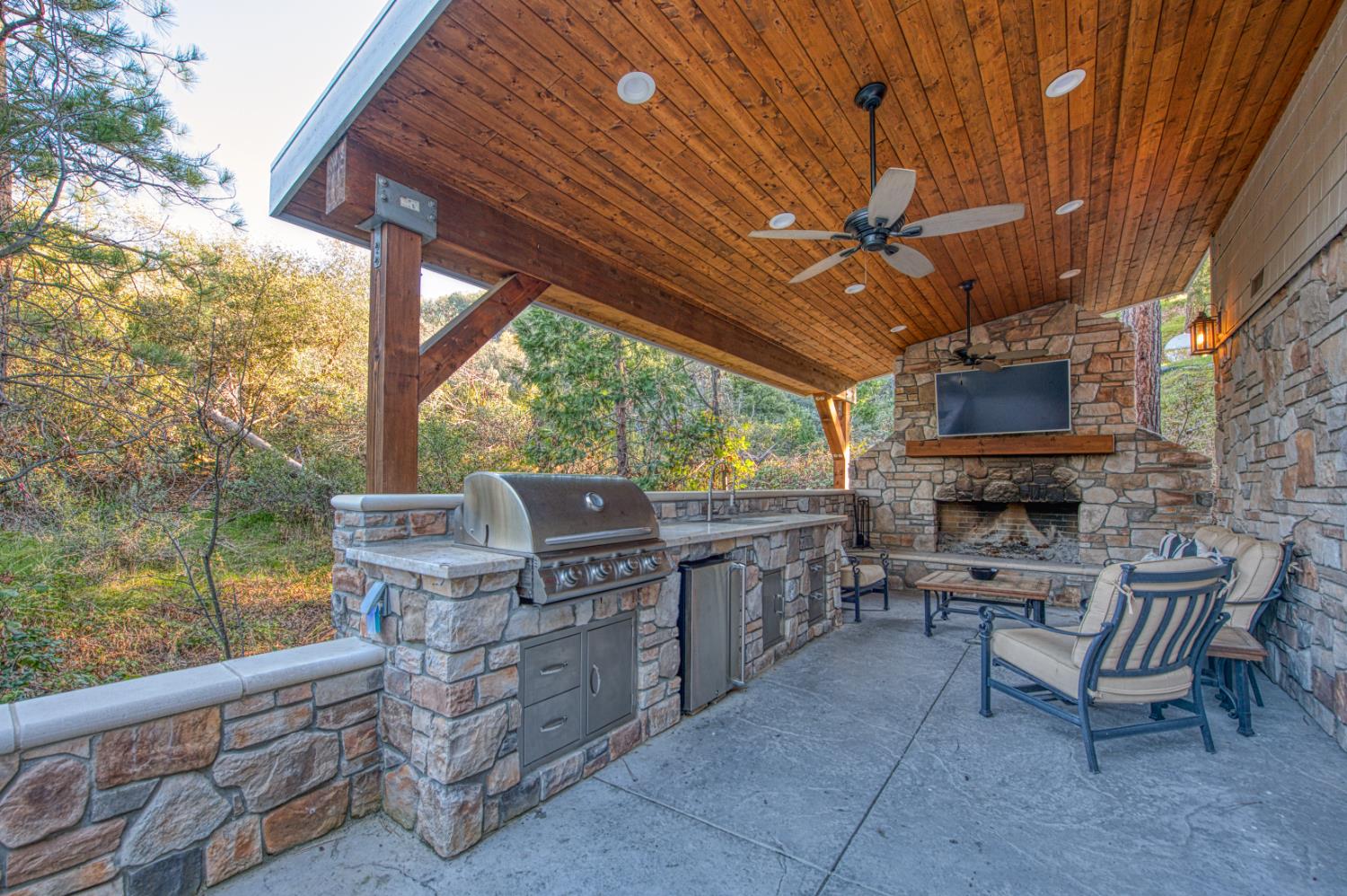 37748 Marina View Drive, Bass Lake, CA 93730