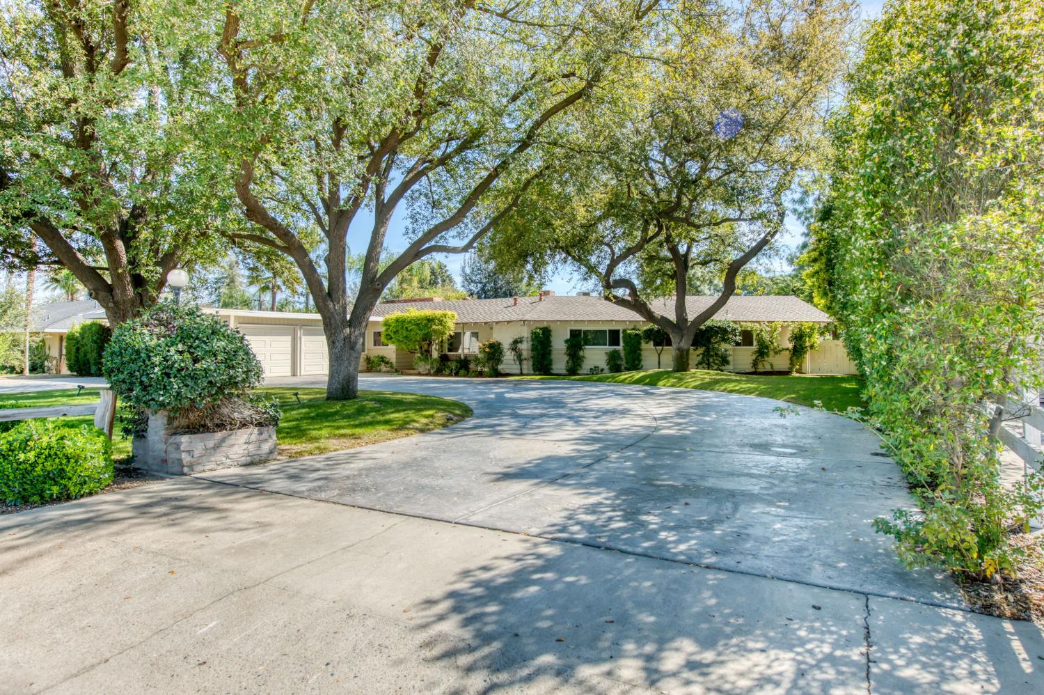 1449 W Barstow Ave, Fresno, CA 93711