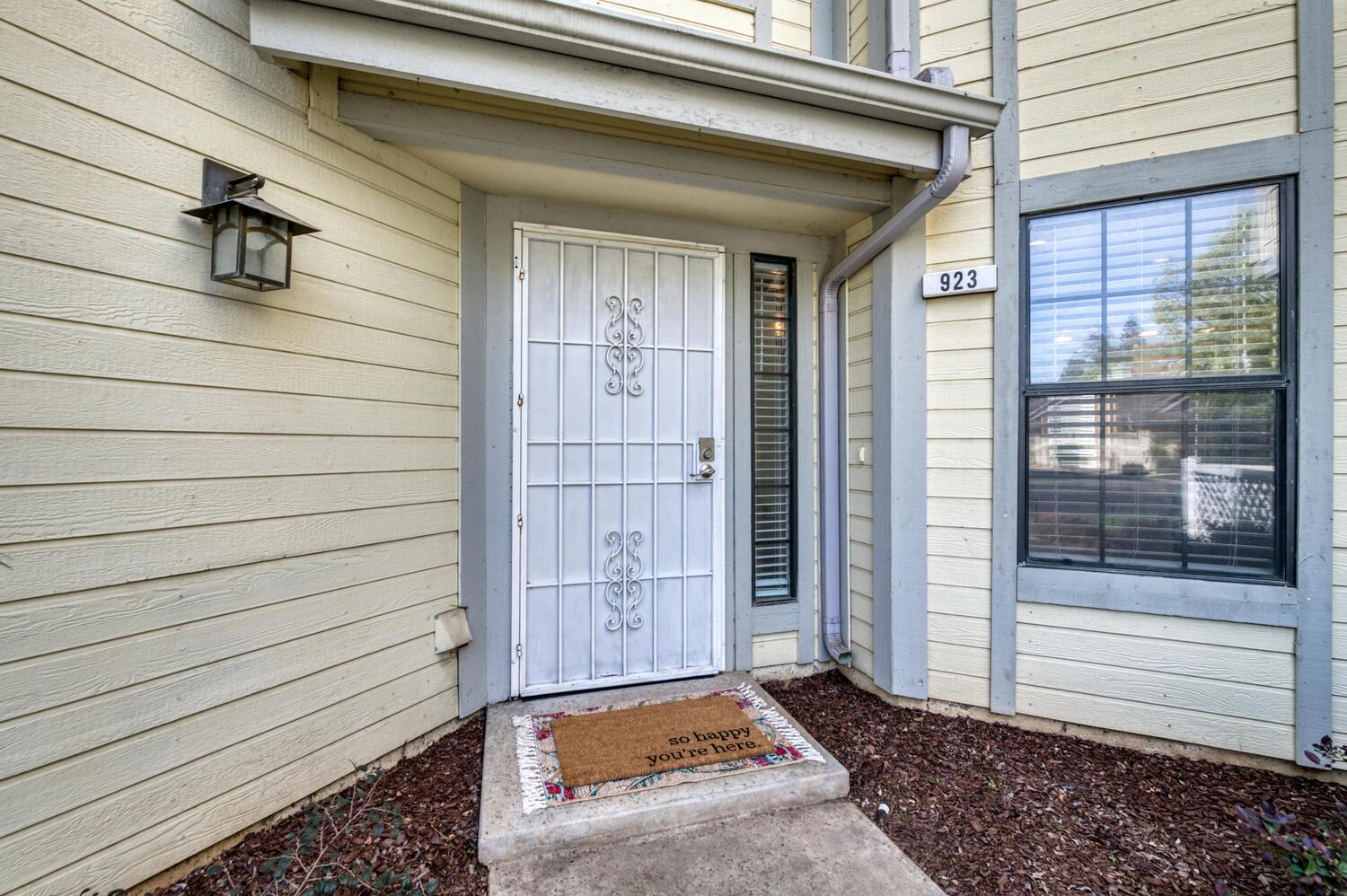 923 E Foxhill Dr, Fresno, CA 93720