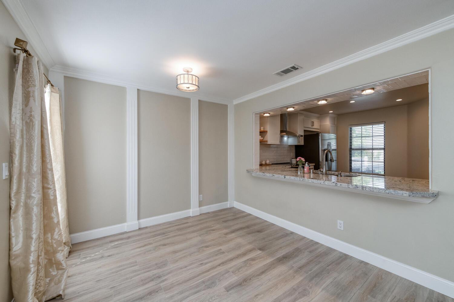 923 E Foxhill Dr, Fresno, CA 93720