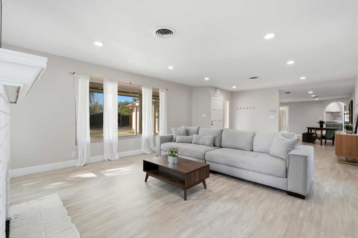 610 W Barstow, Fresno, CA 93704