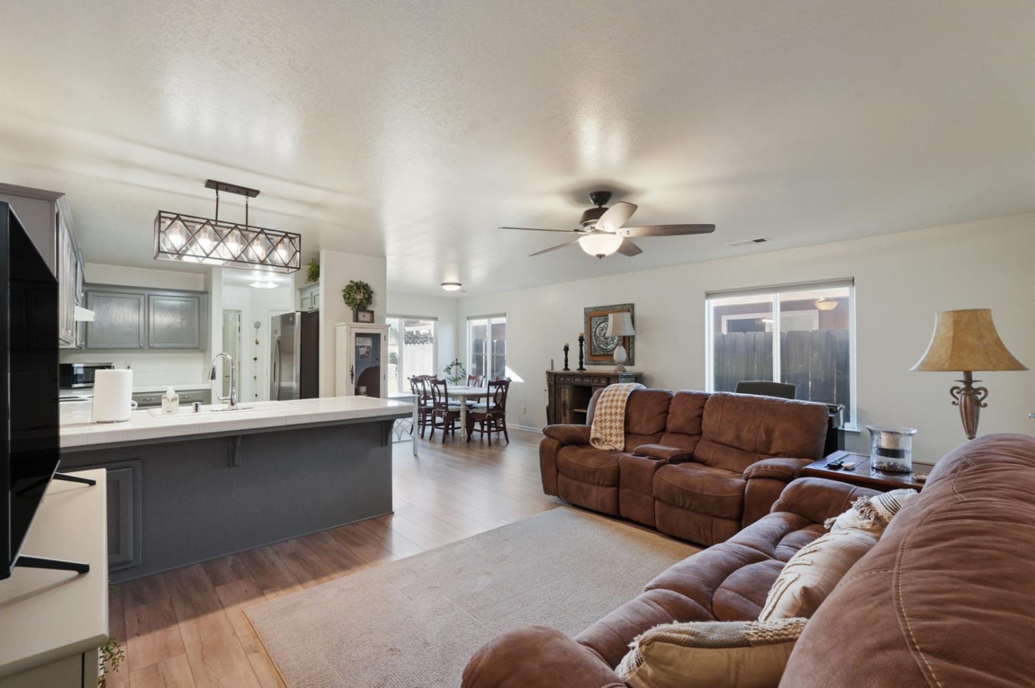 208 Riverside Ave, Chowchilla, CA 93610