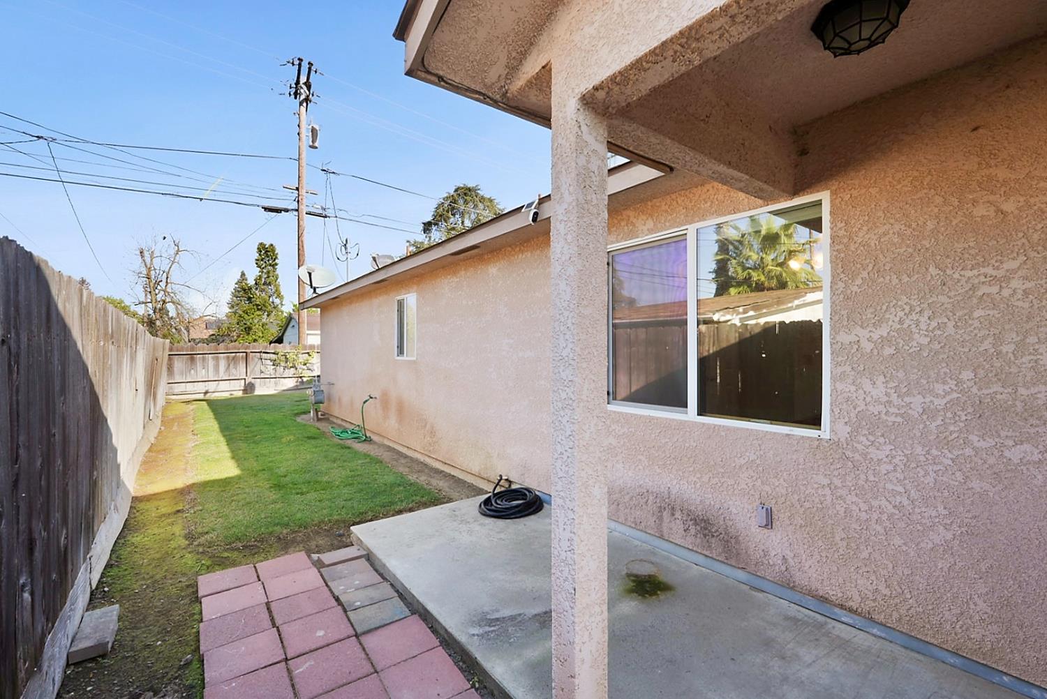 208 Riverside Ave, Chowchilla, CA 93610