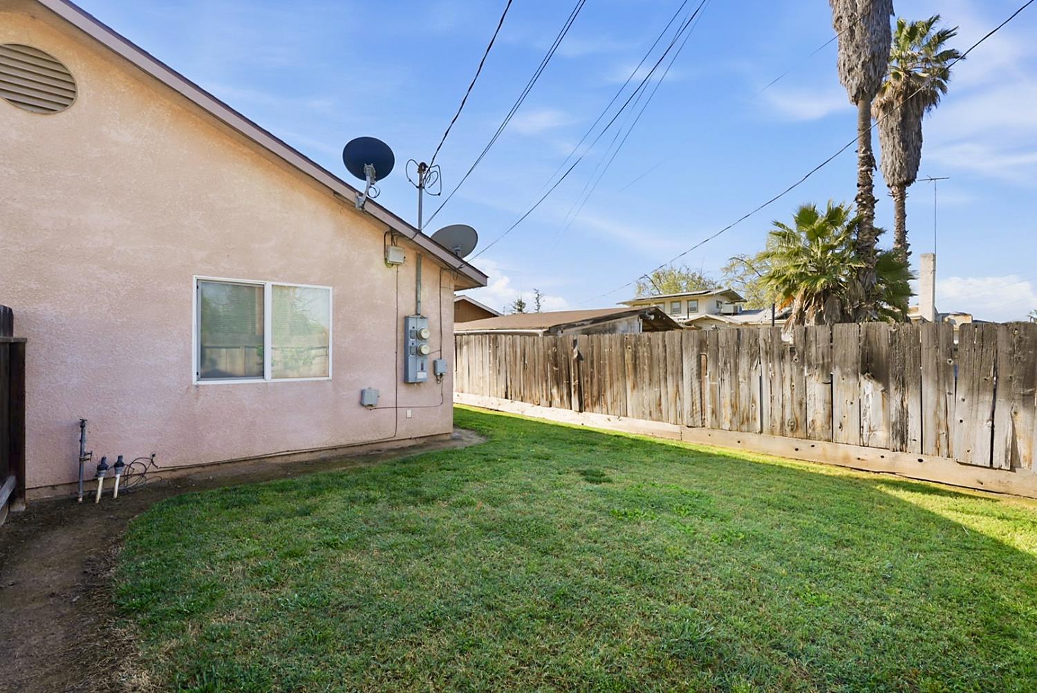 208 Riverside Ave, Chowchilla, CA 93610