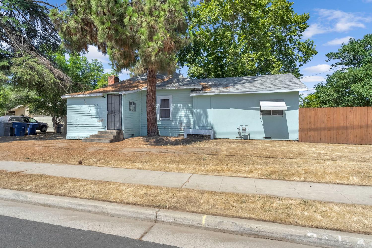 760 Sunnyside Ave, Clovis, CA 93611