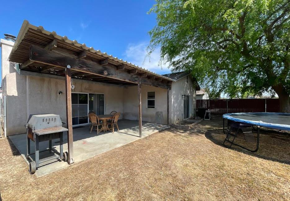 5718 E Burns Ave, Fresno, CA 93727
