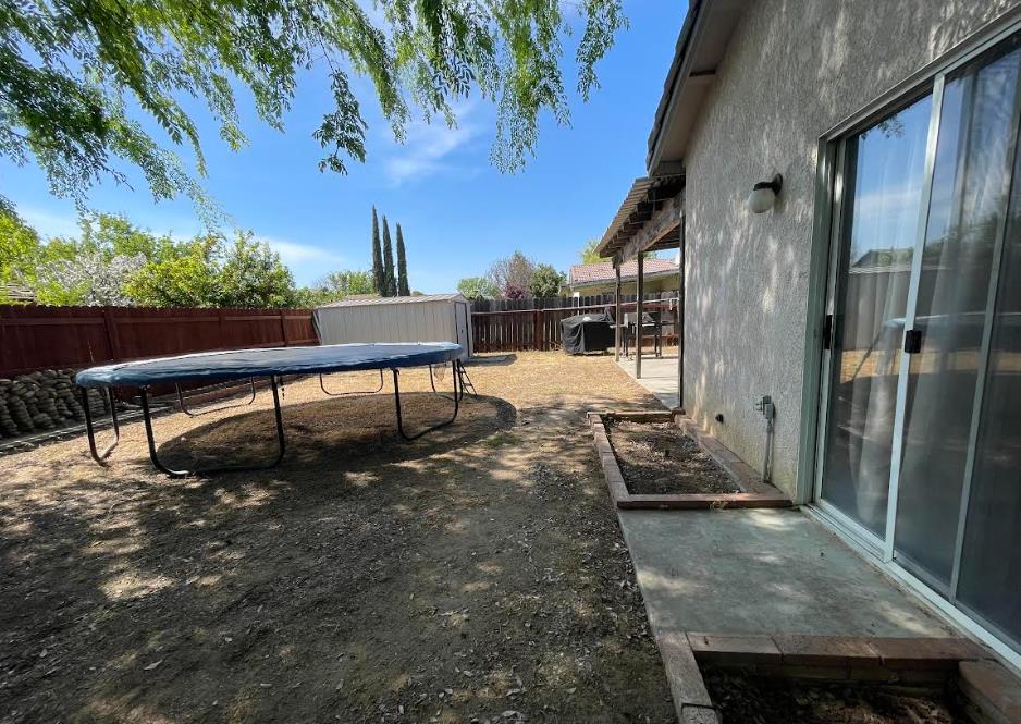 5718 E Burns Ave, Fresno, CA 93727