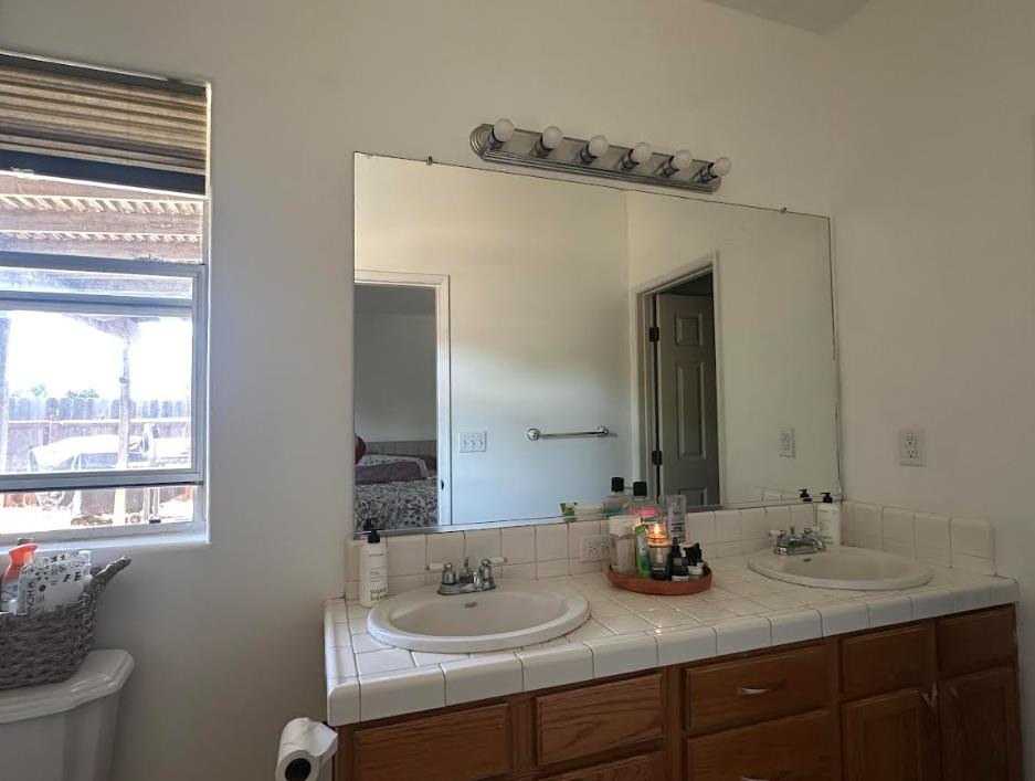 5718 E Burns Ave, Fresno, CA 93727