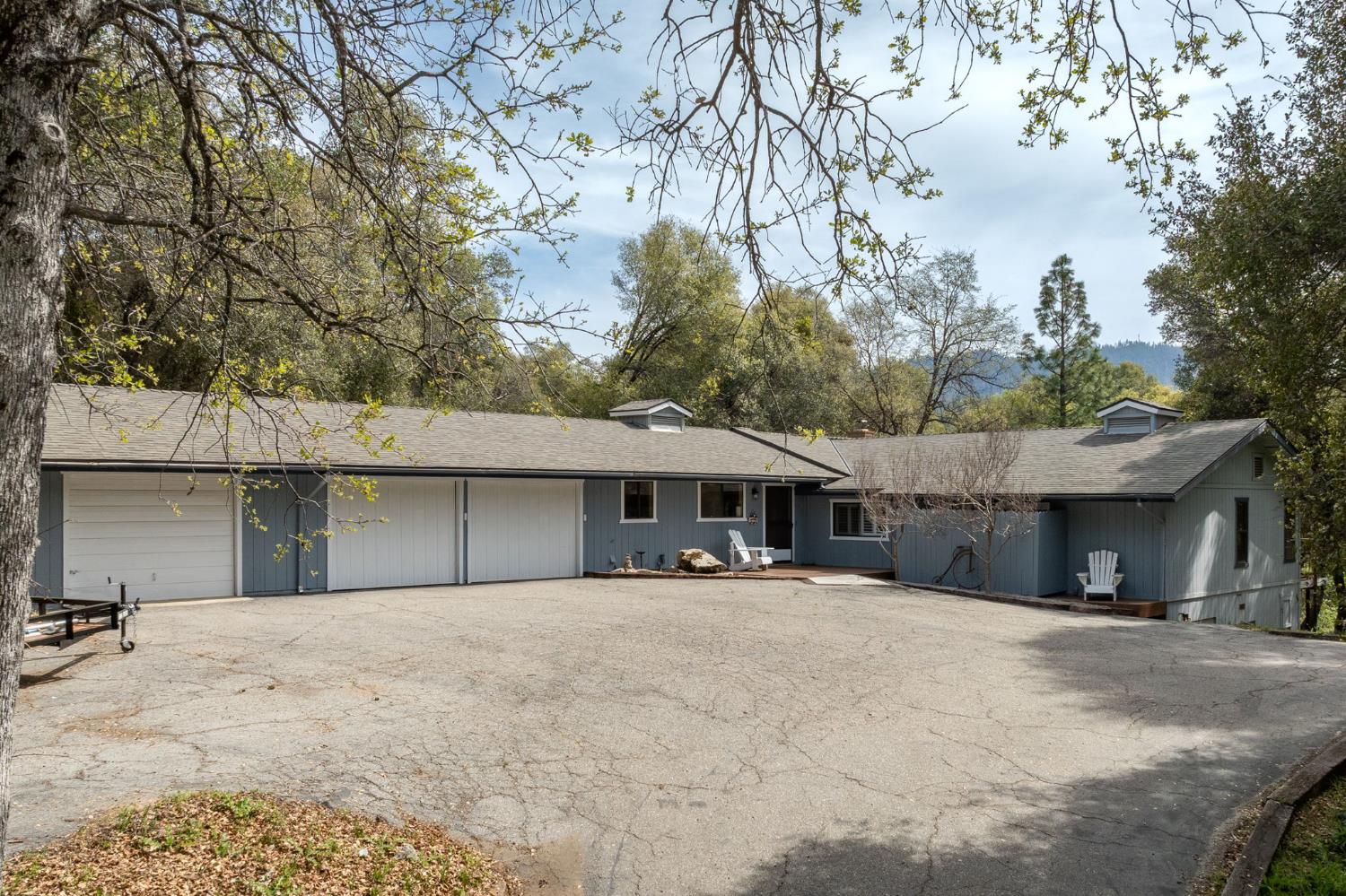 51739 Quail Run Dr, Oakhurst, CA 93644