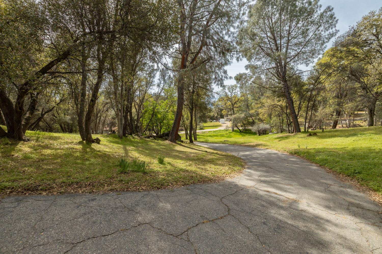 51739 Quail Run Dr, Oakhurst, CA 93644