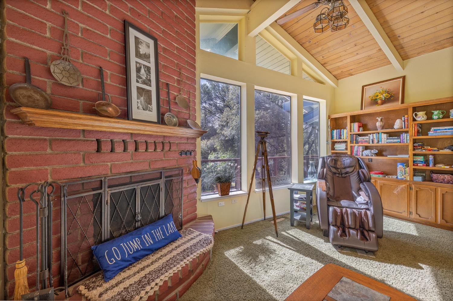 51739 Quail Run Dr, Oakhurst, CA 93644