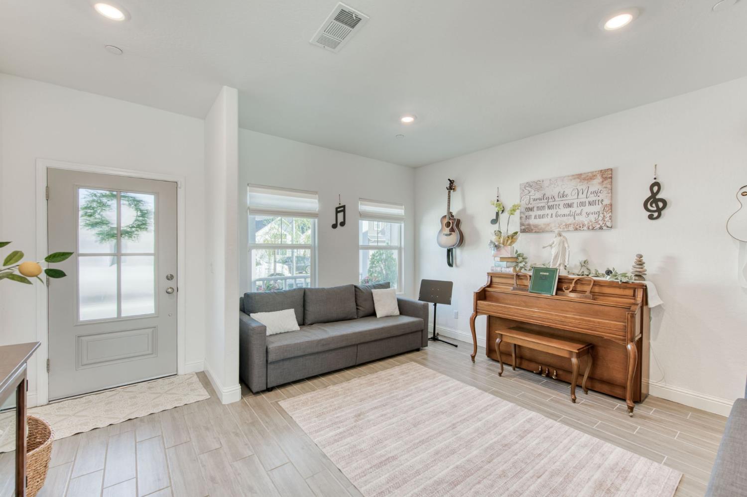 7063 W Twain Ave, Fresno, CA 93723