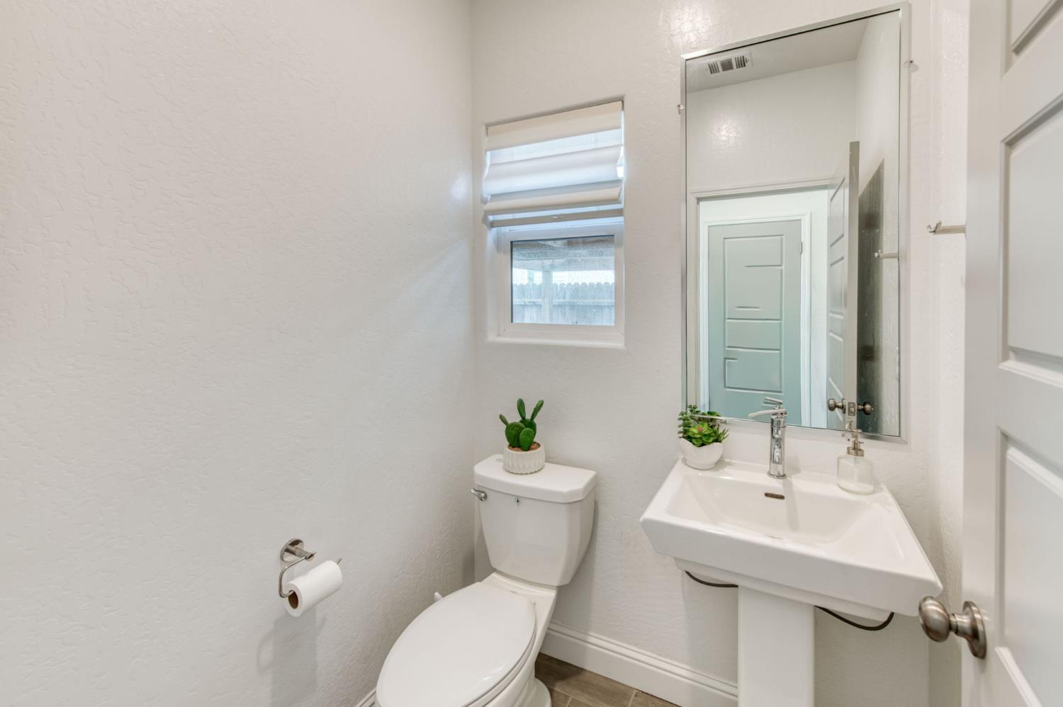 7063 W Twain Ave, Fresno, CA 93723