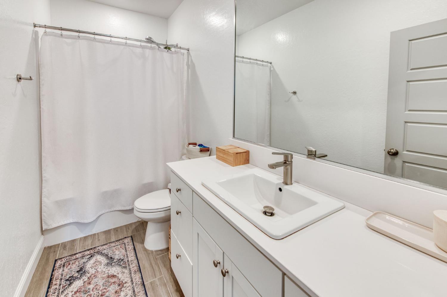 7063 W Twain Ave, Fresno, CA 93723