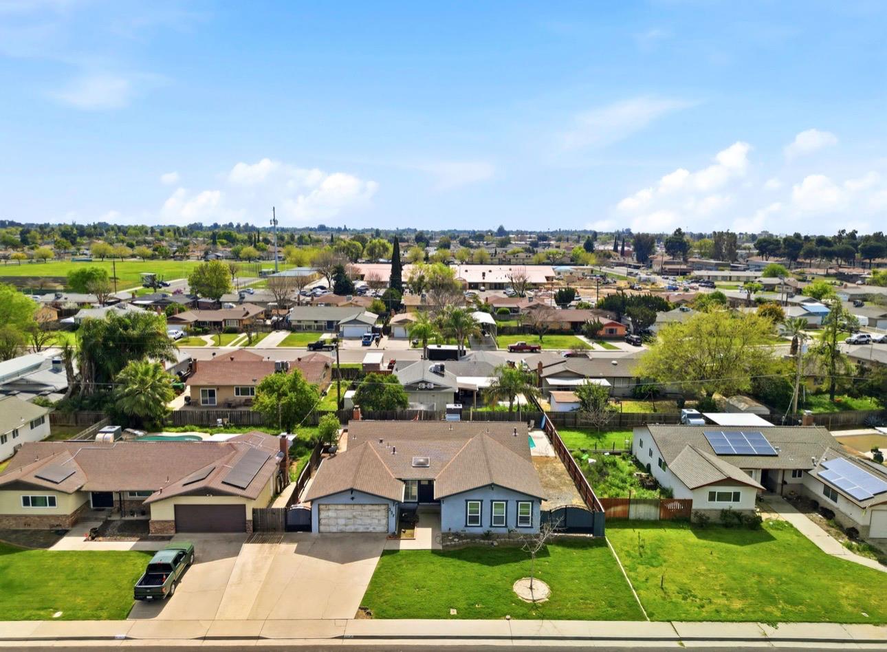 337 E Deodar Ln, Lemoore, CA 93245