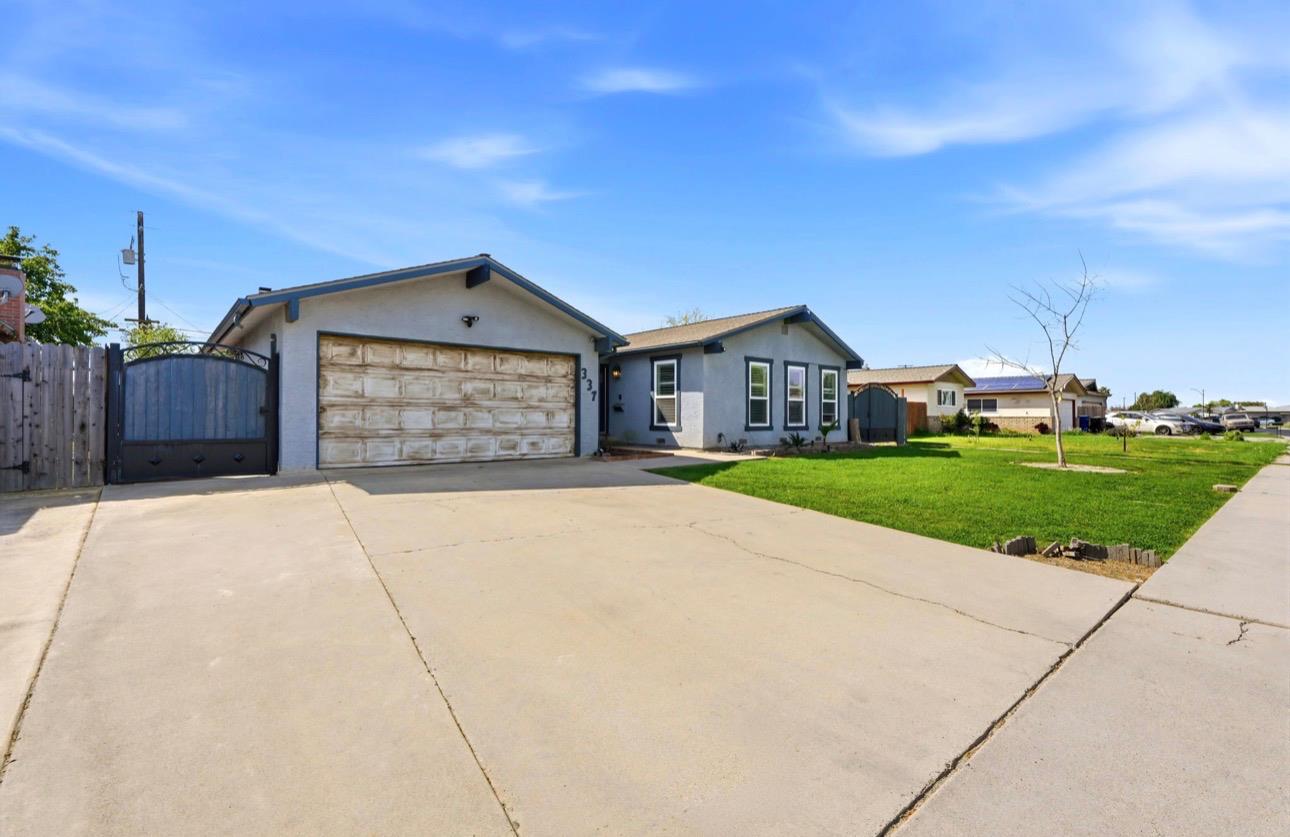 337 E Deodar Ln, Lemoore, CA 93245