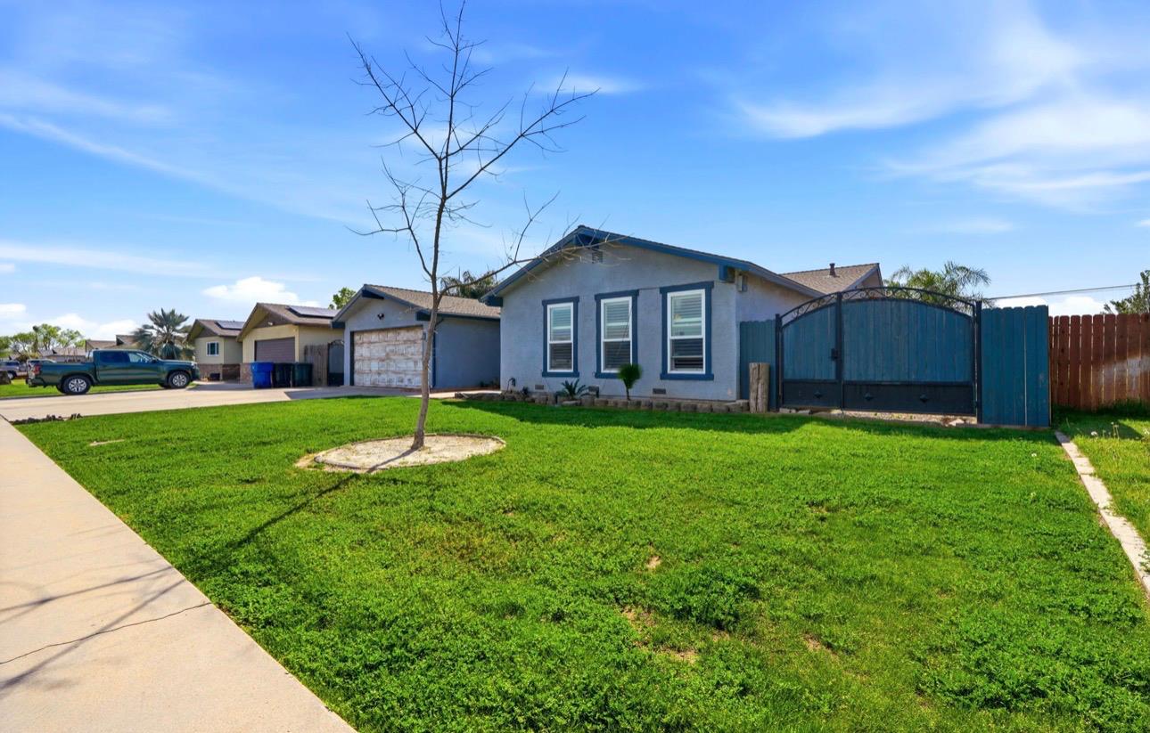 337 E Deodar Ln, Lemoore, CA 93245