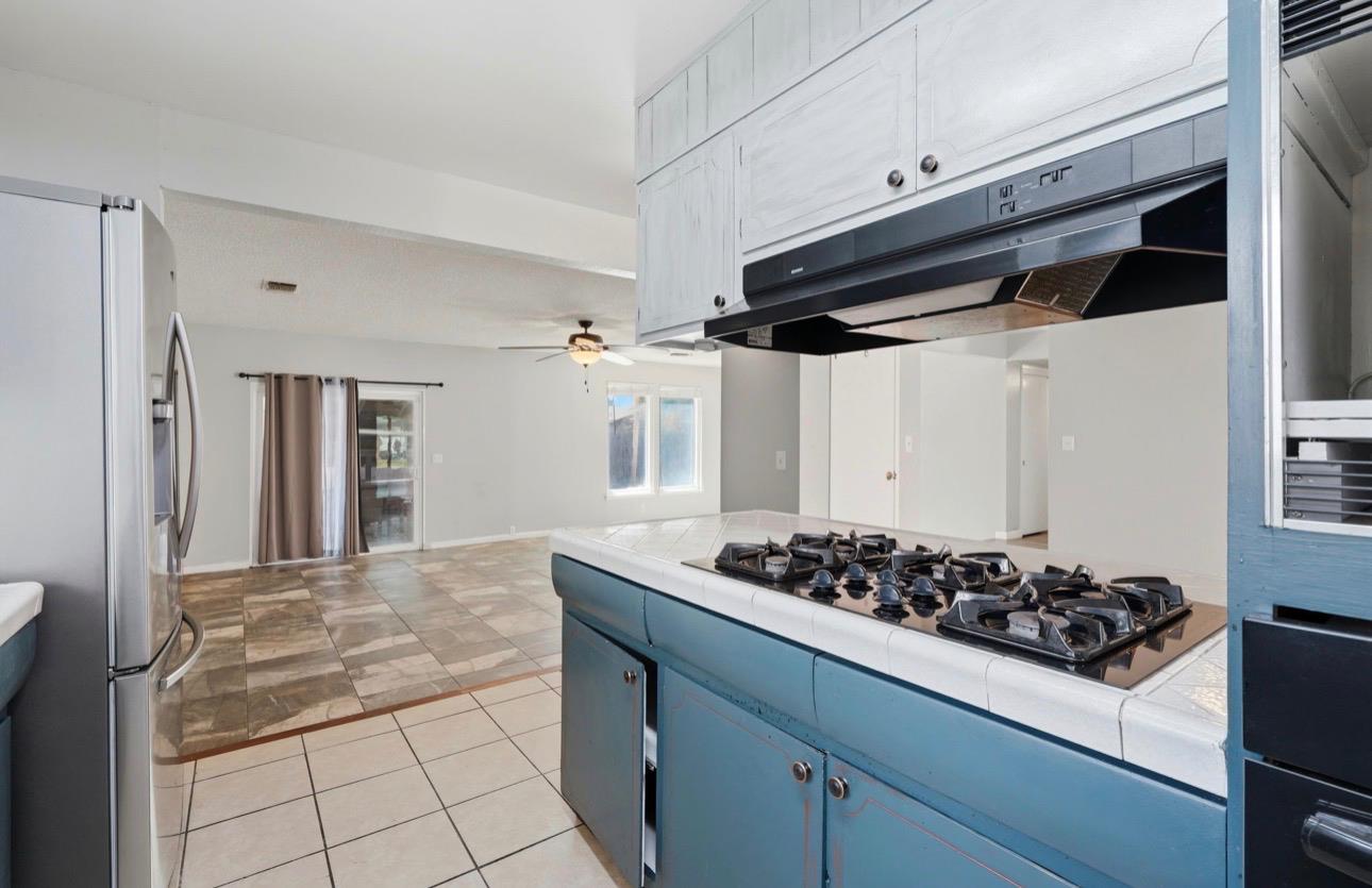 337 E Deodar Ln, Lemoore, CA 93245