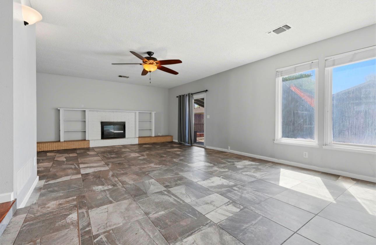 337 E Deodar Ln, Lemoore, CA 93245