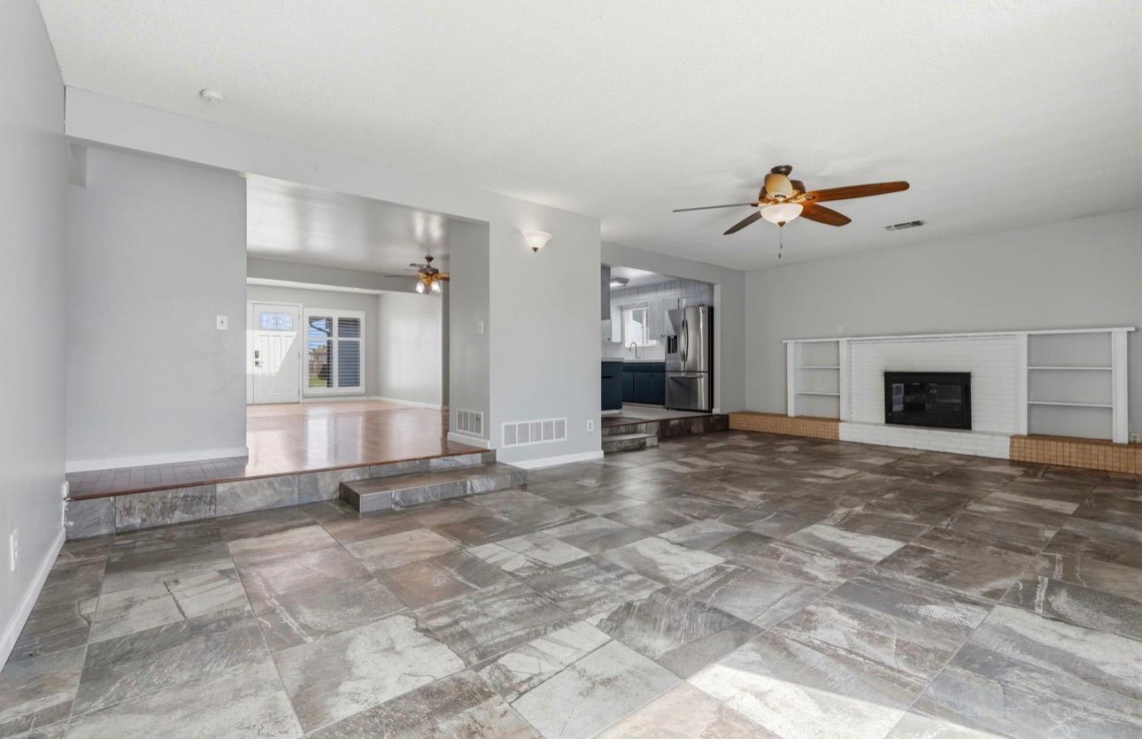 337 E Deodar Ln, Lemoore, CA 93245