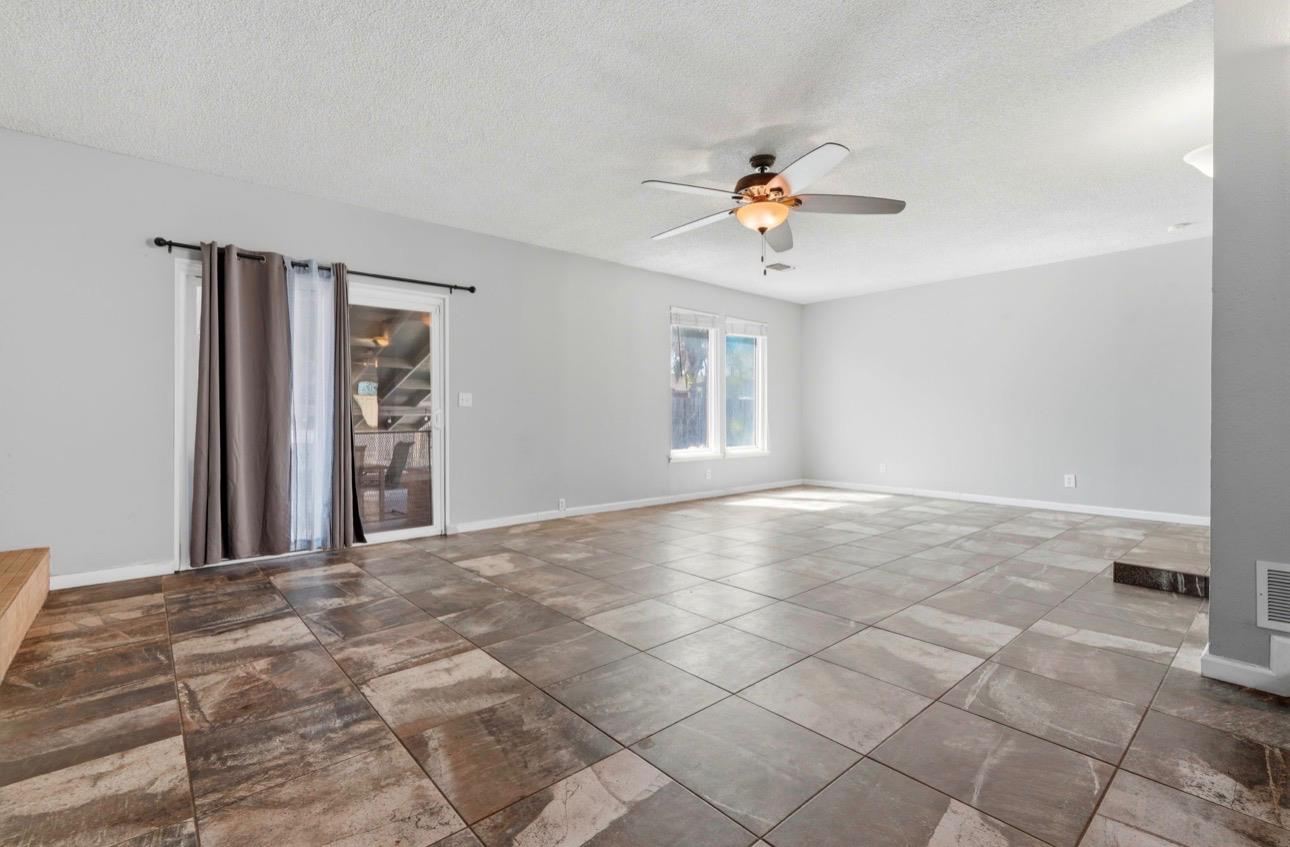 337 E Deodar Ln, Lemoore, CA 93245