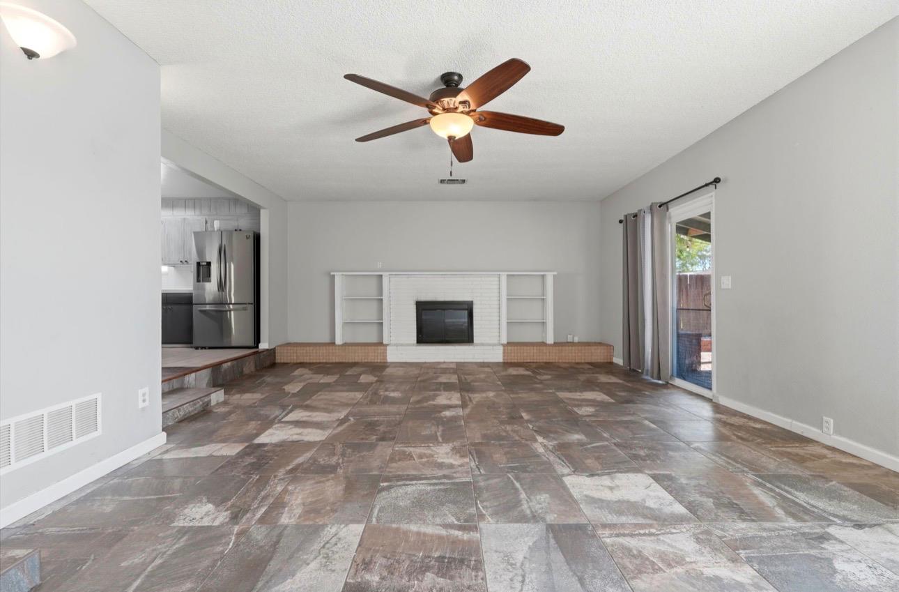 337 E Deodar Ln, Lemoore, CA 93245